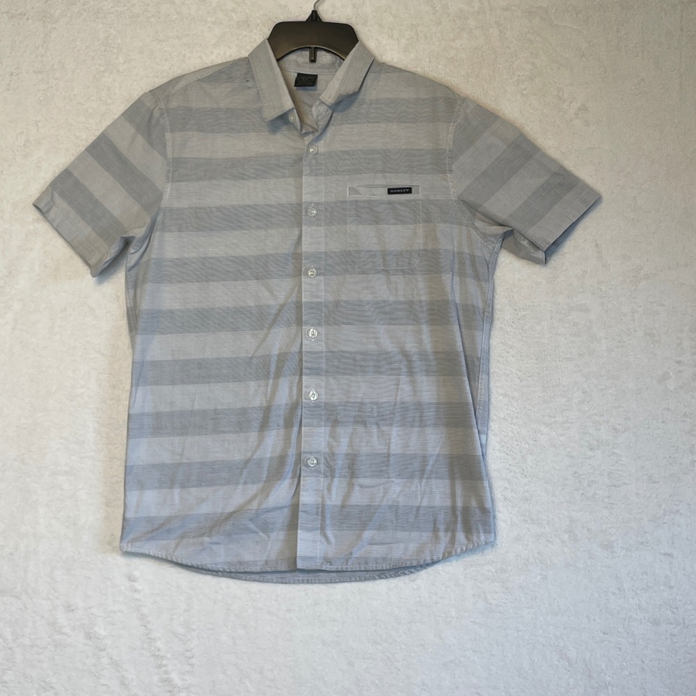Oakley Men's Short Sleeve Button Up Shirt Size S Striped Pocket Casual
